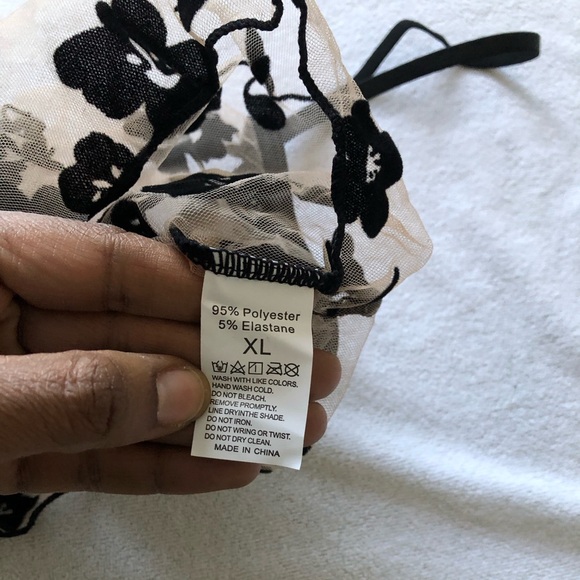 Sexy nude and black flower mesh lingerie set - Picture 8 of 9